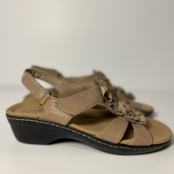 Clarks Merliah Sheryl Beige Leather Sandals Women’s Size 8 adjustable straps - Picture 7 of 10